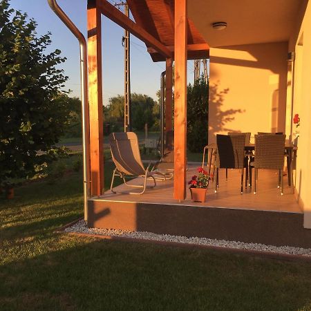 Вилла Konrad Apartman Балатонмариафюрдё Экстерьер фото